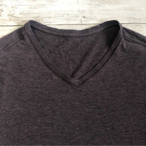Lululemon Men V-Neck Short Sleeve T-Shirt Sz M - Picture 5 of 9